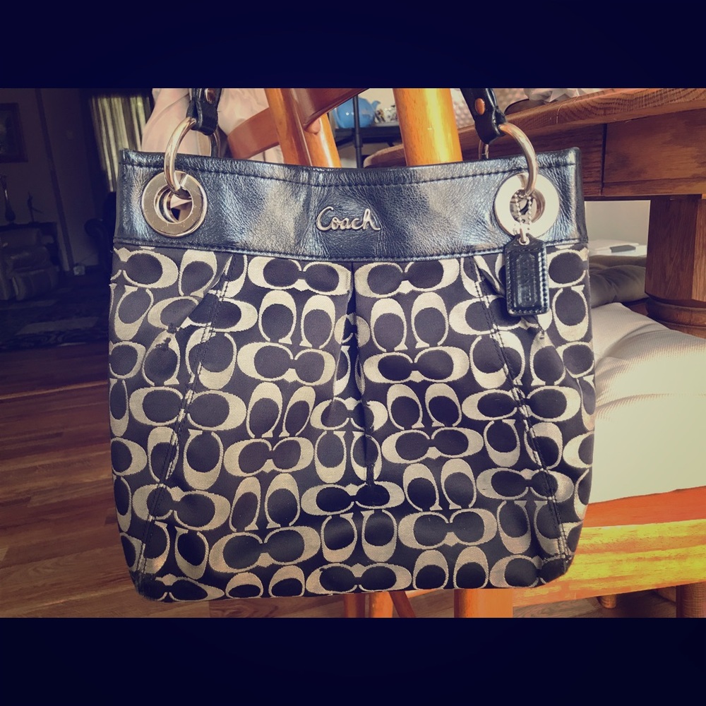 Large Coach over the shoulder hand bag.